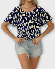 Evelyn - Casual blouse with round neckline