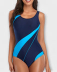 Sporty one-piece swimsuit with back cutout